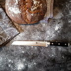 Brot zusammen mit dem Brotmesser "IZUMI ICHAGO"!