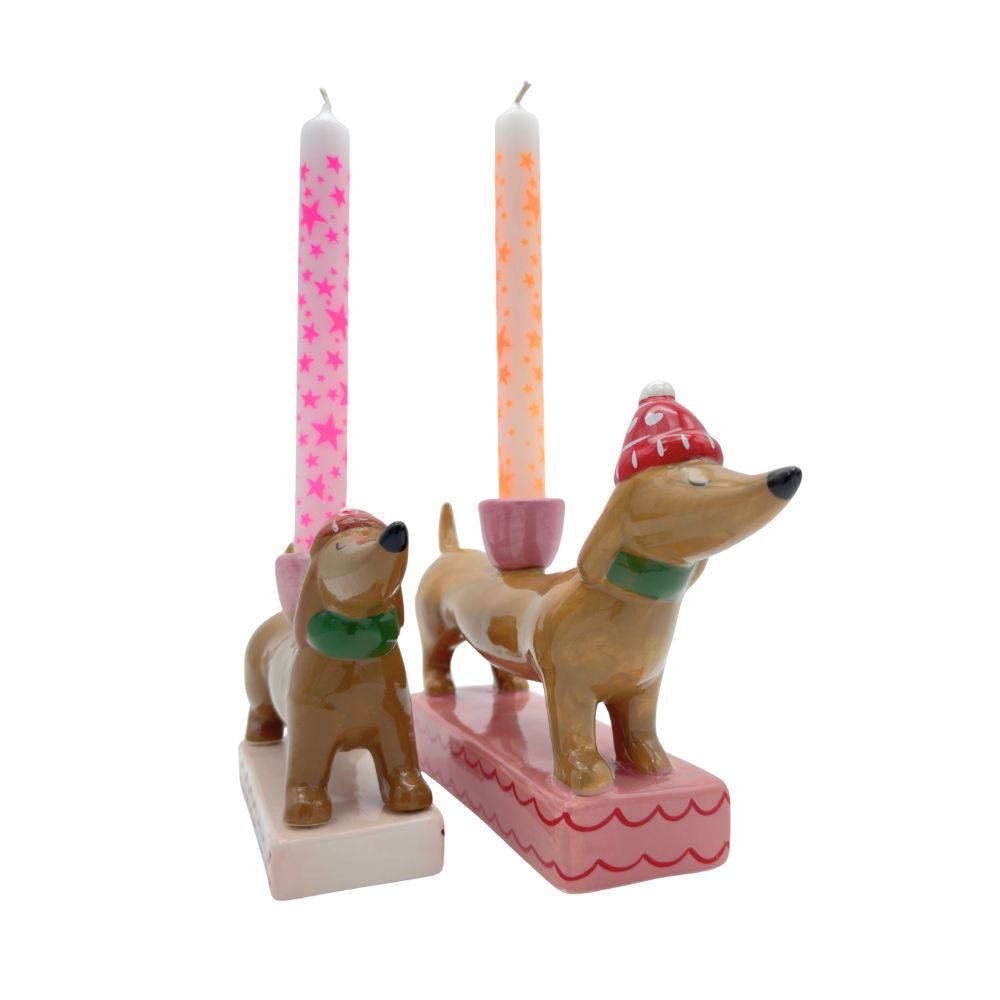 Kerzenhalter kleiner Dackel mit roter Mütze für Stabkerzen