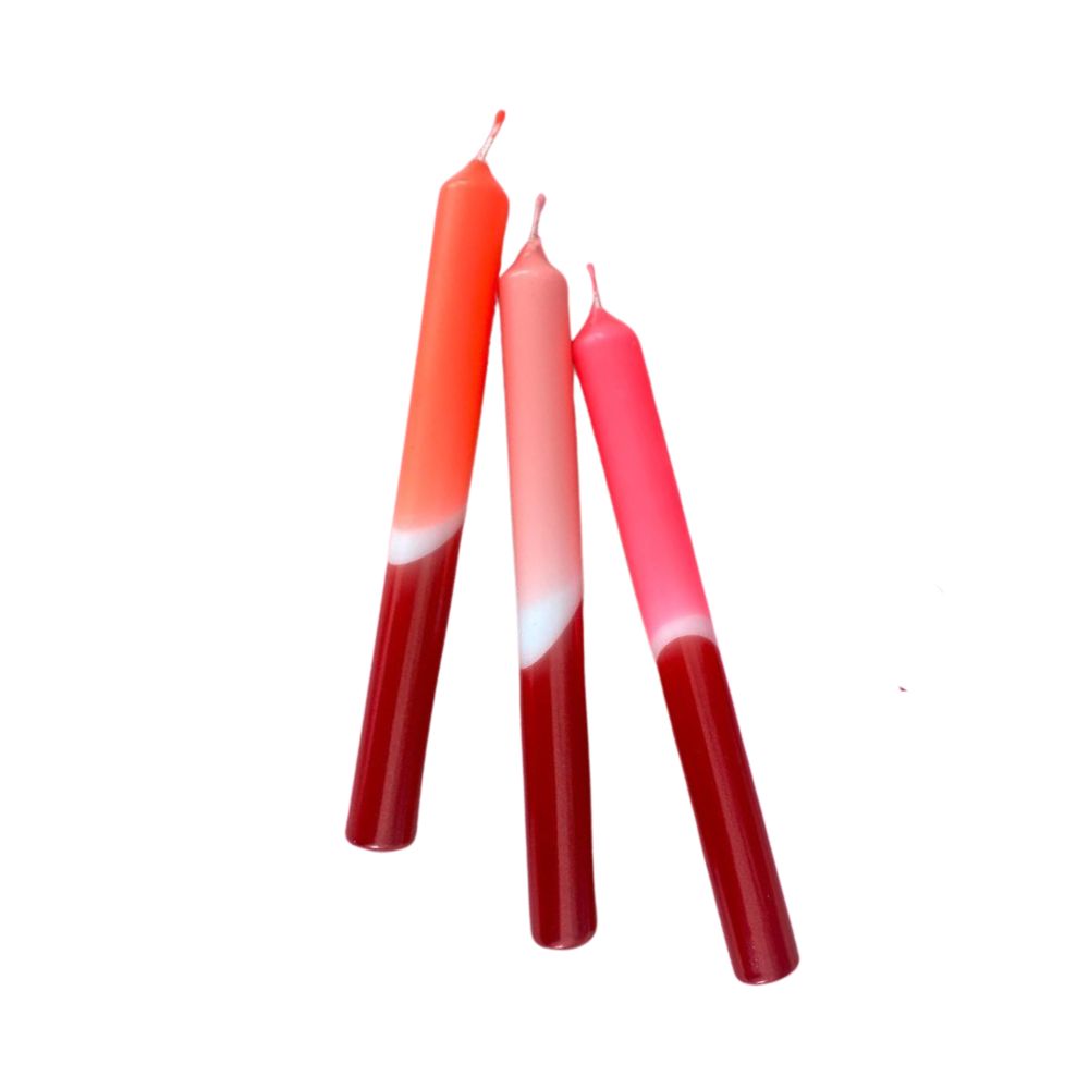 Drei Stabkerzen "Palladium" in pinken weißen und Dunkelroten Farbtönen