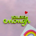 Neongrün Dekorations Holzschriftzug mit dem Text "You are enough"