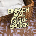 Wanddekoration gelber Schriftzug "Einfach mal Glück spüren"