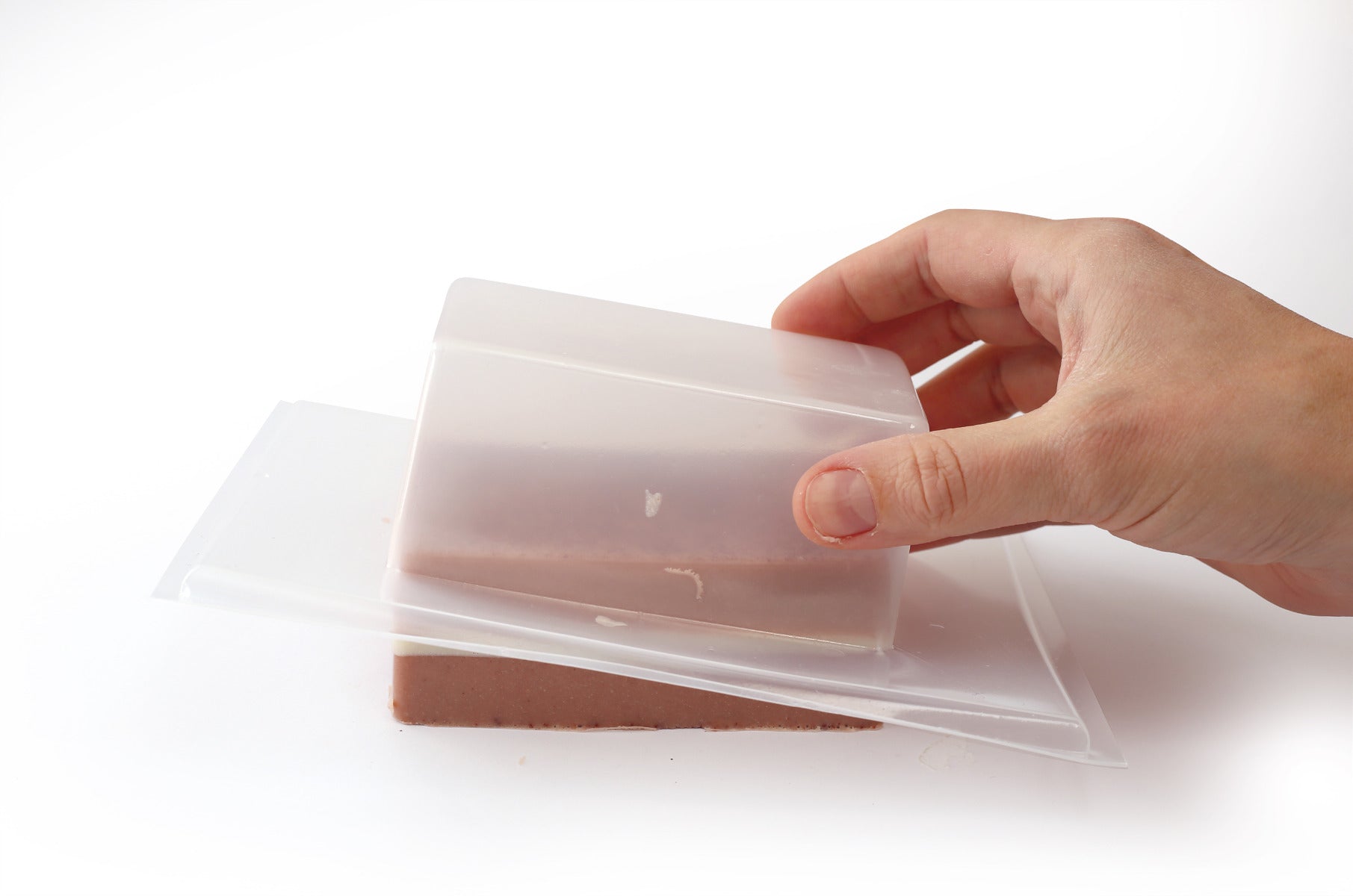 Form wird von der Seife angehoben