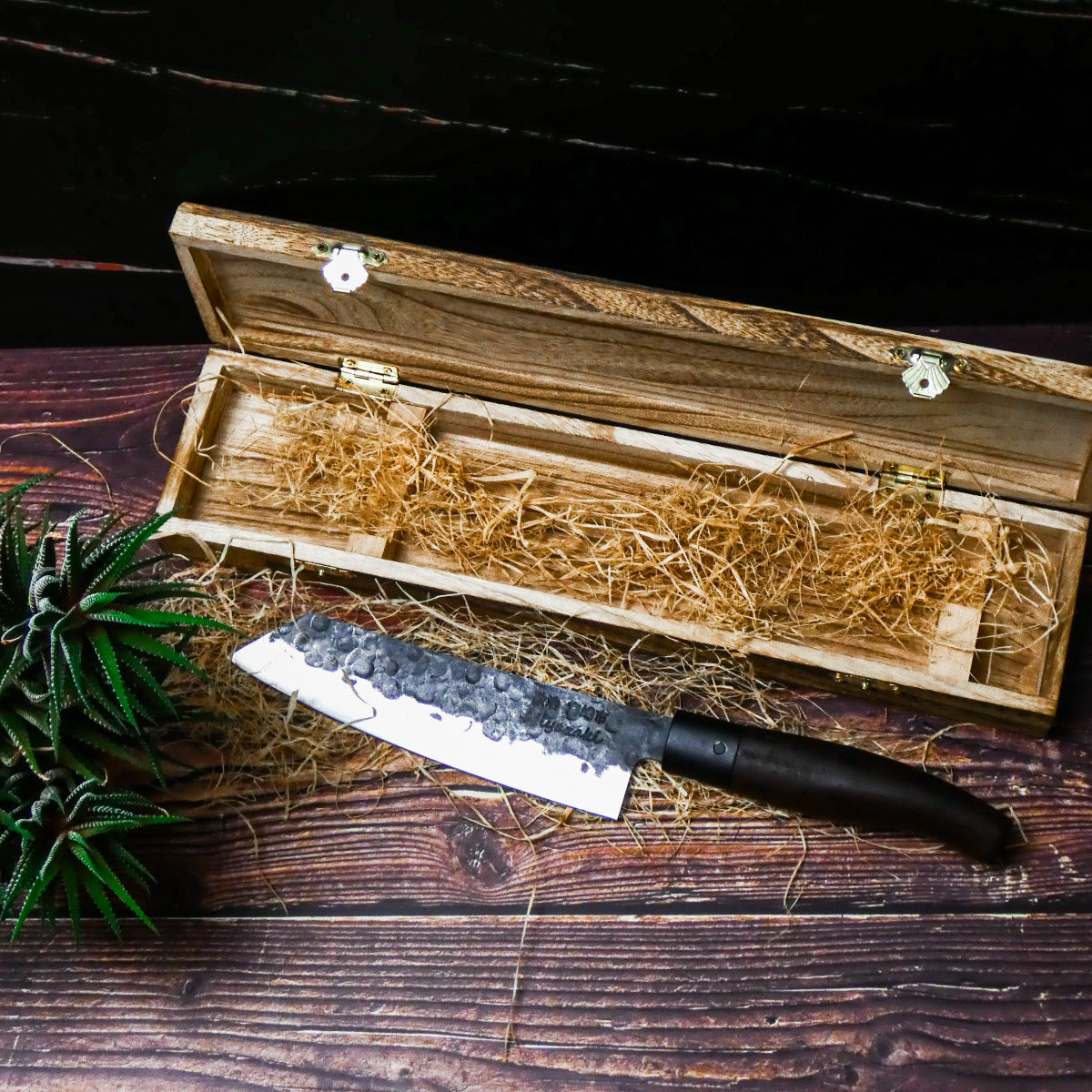 TAKAHIRO MIYAZAKI Santoku Messer mit einer Klinge aus japanischem blauem Papierstahl