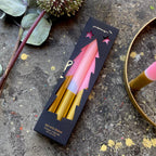 Weihnachts Stabkerzen "Cosy Blush" in der Verpackung