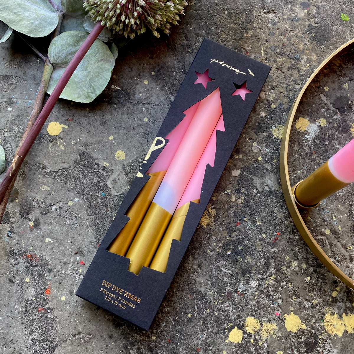 Weihnachts Stabkerzen "Cosy Blush" in der Verpackung