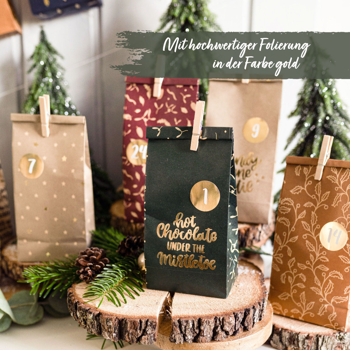 Der DIY Adventskalender aufgehangen und der Info "Mit hochwertiger Folierung in der Farbe Gold"