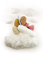 Rohmaterialien, Baumwolle, Häckelnadel und Füllmaterial für DIY Häkel Kaninchen Plüschtier zur Geburt