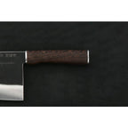 Nahaufnahme des Dunkelen Griffs vom Hackbeil