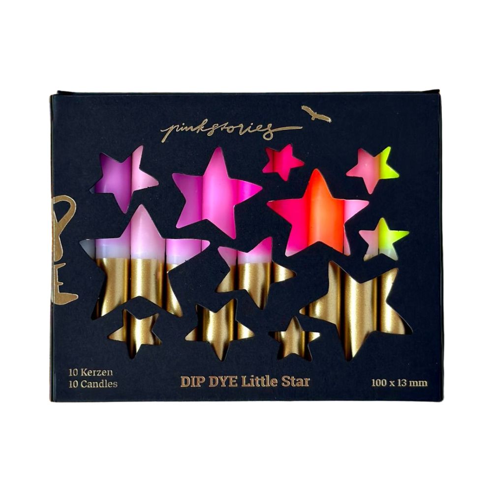 Zehn kleine Stabkerzen in verschiedenen Farben mit einer goldenen unteren Hälfte in der Verpackung