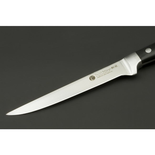 Nahaufnahme der Klinge von IZUMI ICHIAGO Boning Ausbeinmesser