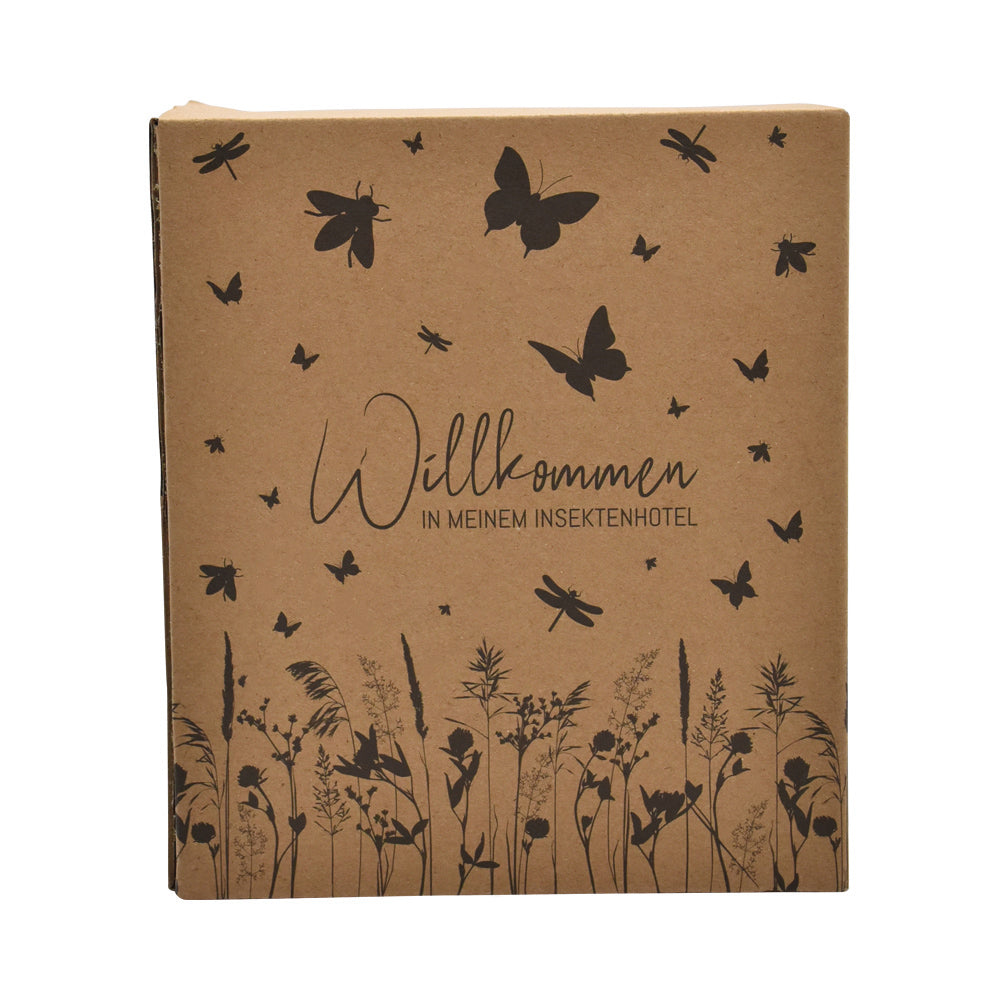 Verpackung des Insektenhotels mit der Schrift "Willkommen in meinem Insektenhotel"