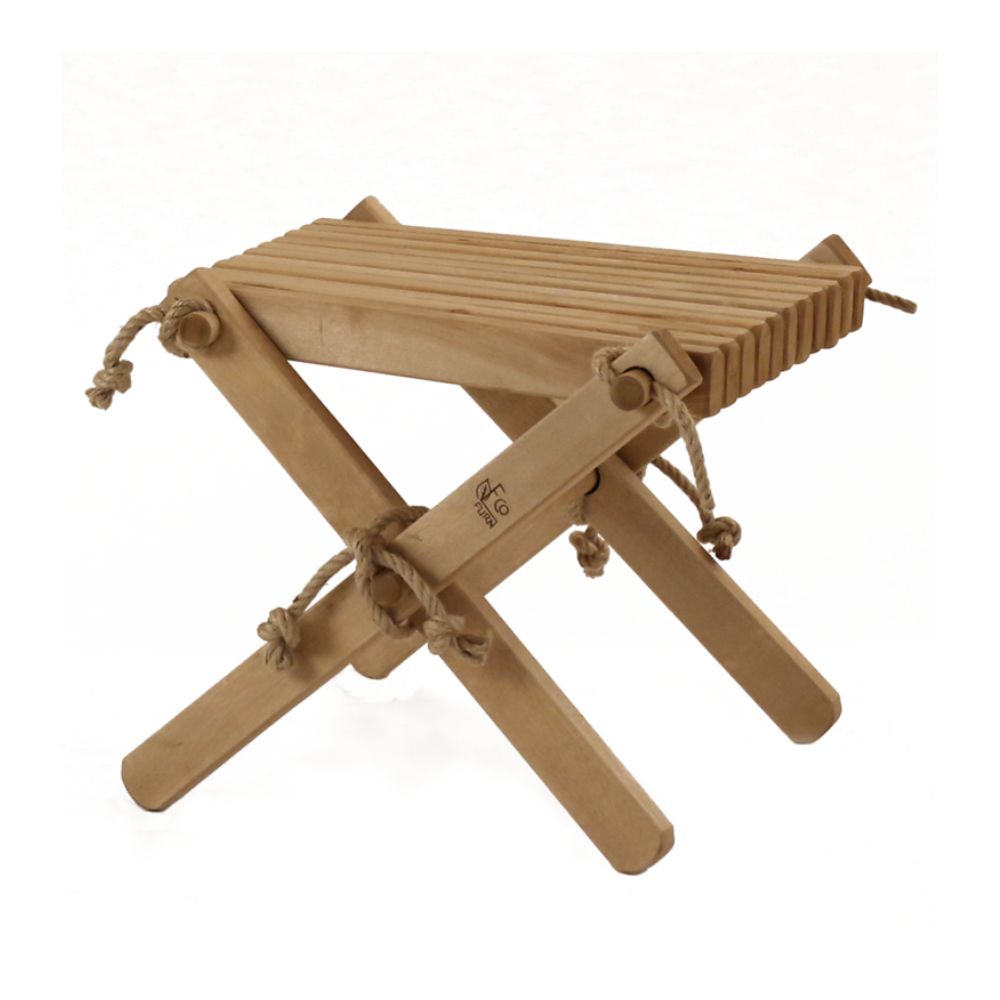 Ein Holztisch in Braun mit Seilzug von Ecofurm