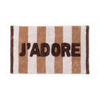 Badematte getreift in Braun und beige und einer braunen Schrift "J'ADORE"