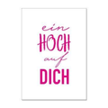 Eine Postkarte auf welcher ein Lila Slogan ''Ein Hoch auf dich'' auf 17;30