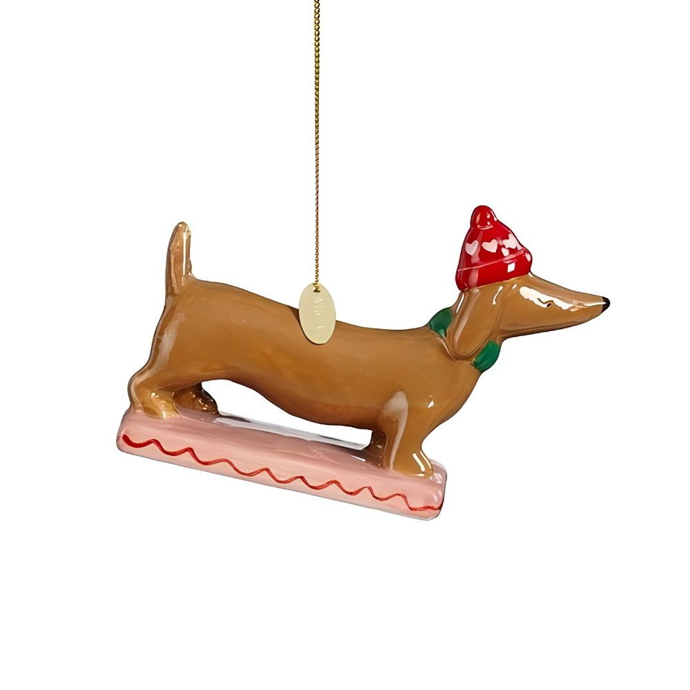 Deko Ornament - kleiner Dackel mit roter Mütze und grünem Schal, hängend an Goldener Metallaufhängung