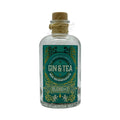 Flasche mit Kork-Verschluss an dessen Hals eine Kordel umwickelt ist, Ein Türkies goldenes Label mit der Aufschrift "TEA NETHERLANDS "GIN AND TEA" INFUSE YOUR TEA WITH DUTCH TEA" Blend No 2