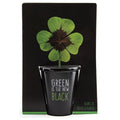 Ein Vierblättriges Kleeblatt mit einem Schwarzen Topf und ''Green is the new Black''
