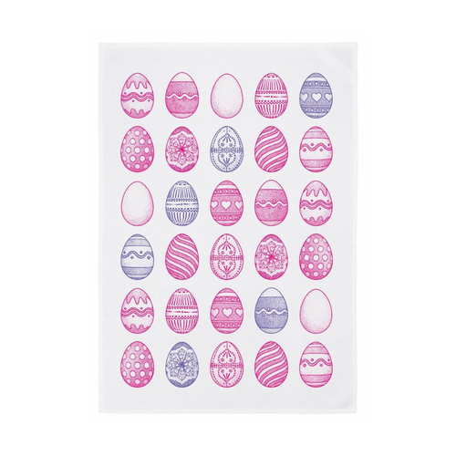 Pinke Ostereier auf Geschirrtuch