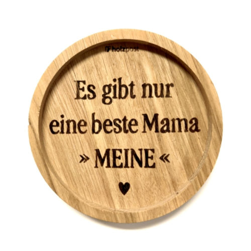 Eingekerbter Holzuntersetzer mit dem aufgedruckten Spruch „Es gibt nur eine beste Mama >MEINE<"