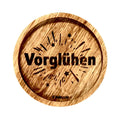Eingekerbter Holzuntersetzer mit dem aufgedruckten Spruch „Vorglühen"