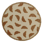 rundes platzset als Teller unterlage, natur optik in beige und hellbraun, gewebtes Polyester, Tischunterlage mit aufgedruckten hellbraunen Croissants, 38 cm durchmesser