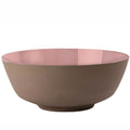 Eine Suppenschale aus Keramiksteinzeug mit einer rosa gefärbten Innenschicht und eine bräunliche Außenseite.