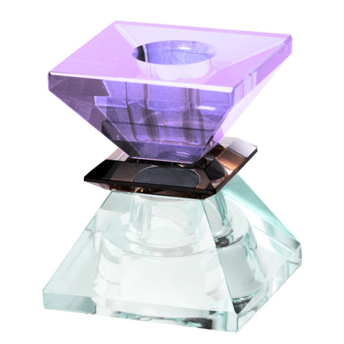 Ein hoher wendbarer Dioptrics Kerzenhalter aus Glas in Hellminze, Dunkelbraun und Violett Kristall-Optik, bestehend aus mehreren geometrischen Flächen. Der Kerzenhalter hat eine moderne, facettierte Optik, die das Licht reflektiert