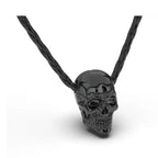 Schwarze Rindleder Lederhalskette mit einem angehangenen Edelstahl Totenkopf Anhänger