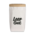 Eine Papiertüte mit dem Slogan ''Leer Gut'' von 17;30