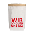 Eine Papiertüte mit Lustigem Slogen ''Wir schenken uns nix'' von 17;30