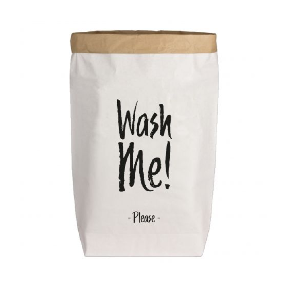 Tüte aus Kraftpapier mit einer aufgedruckten schwarzen Schrift "Wash me! -Please-"