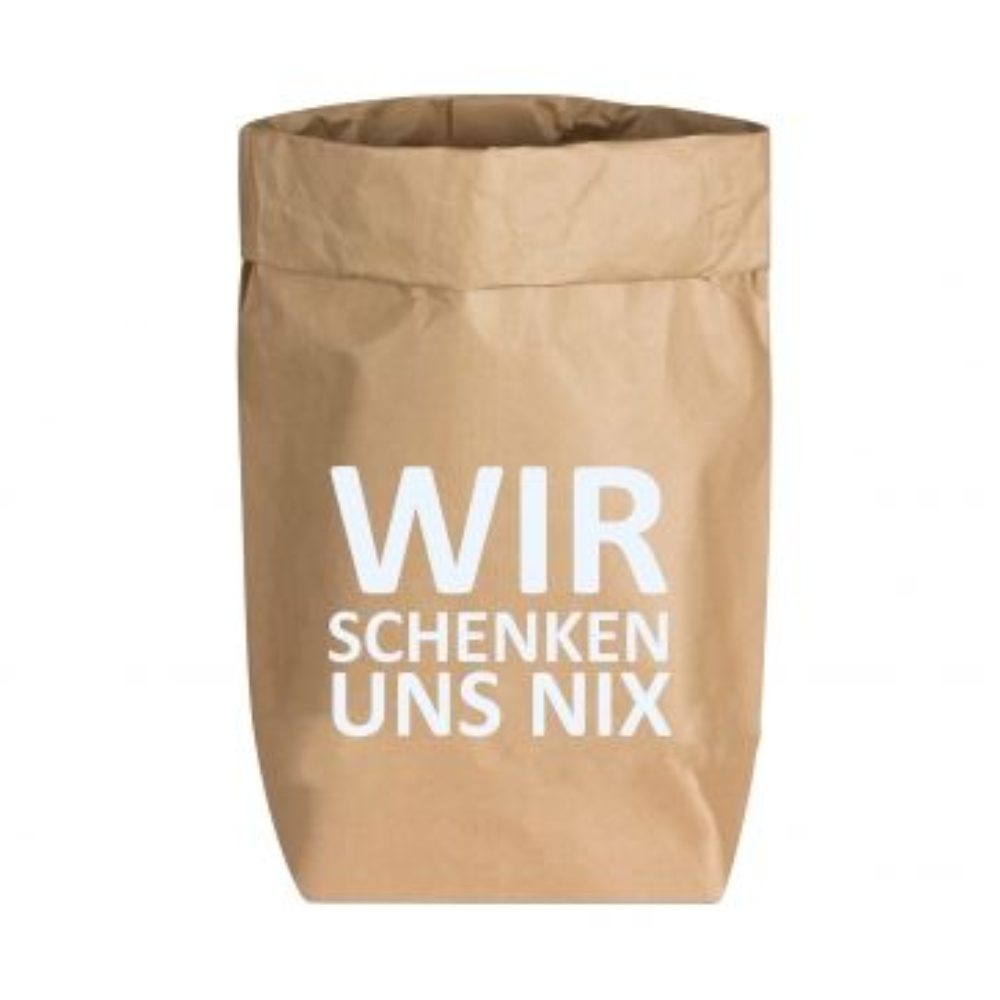 Eine Papiertüte mit einem Solagen ''Wir schenken uns nix'' von 17;30