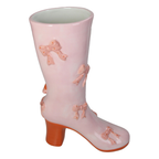 Deko Vase in form eines Pinken Ansatz-Schuhs mit angebrachten rötlichen Schleifen, High heel , Rückseite