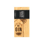 eine neues eingepacktes Servierbrett mit eingebranntem "Gin Design"