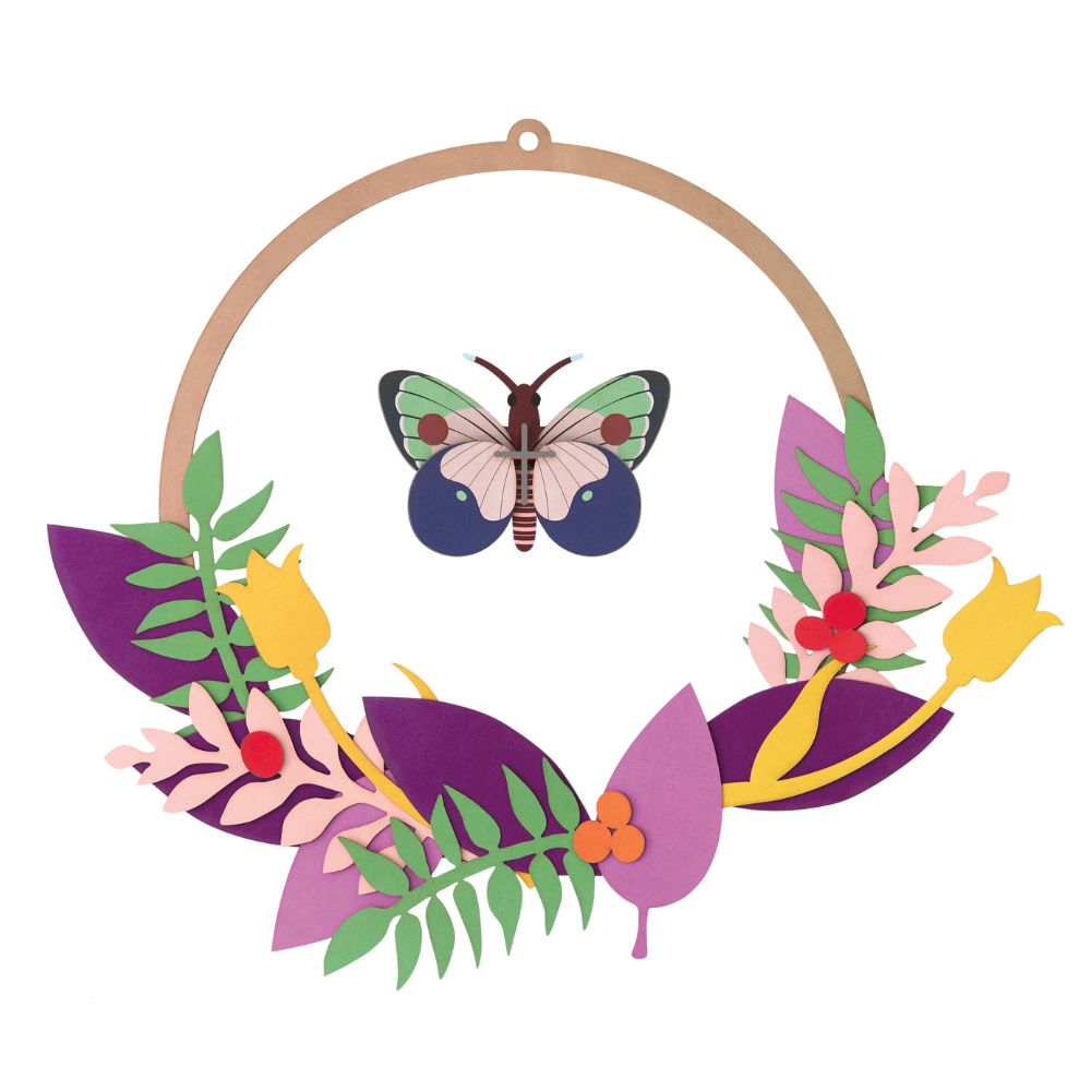 Wandobjekt Wanddekoration Blütenkranz mit einem Schmetterling in der Mitte