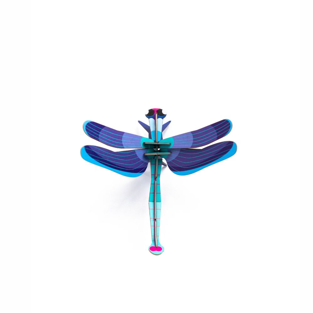 Saphirblaue Libelle mit pinken Highlights, 3D Wanddekoration aus Recyclingkarton 