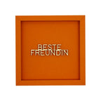 Quadratische Orangene Wanddekoration mit der Schrift "Beste Freundin"