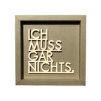 Quadratische Taupe Wanddekoration mit dem Spruch "Ich muss gar nichts."