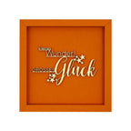 Quadratische Wanddekoration in Rehbraun mit dem Spruch "kleines Wunder großes Glück"