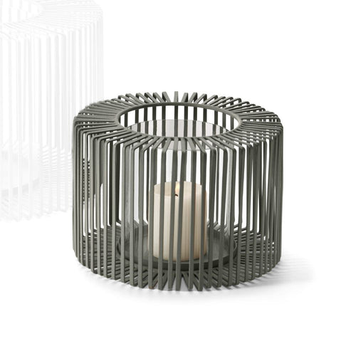 Windlicht mit vertikalem Stahlgitter, 21 cm Durchmesser, innen mit Glaseinsatz für Stumpenkerzen, windgeschütztes Windlicht von drinnen und draußen
