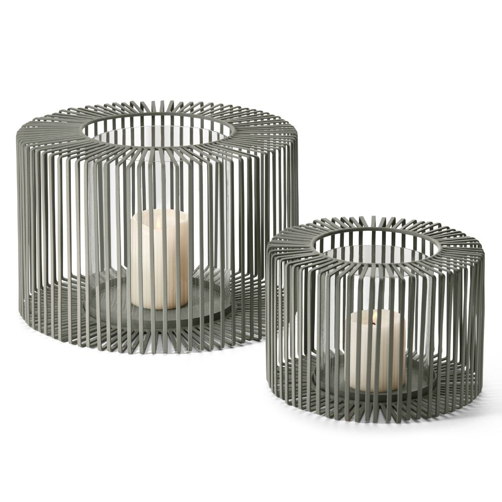 Zwei OSLO Windlichter aus Stahl, kleine und große Größe schräg hinereinander