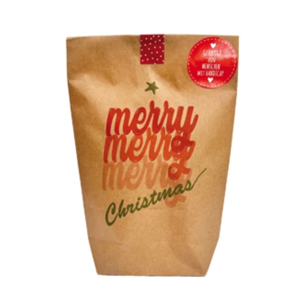weihnachtliche Wundertüte mit kleinen Geschenken, aufschrift: merry merry merry christmas in rot und grün
