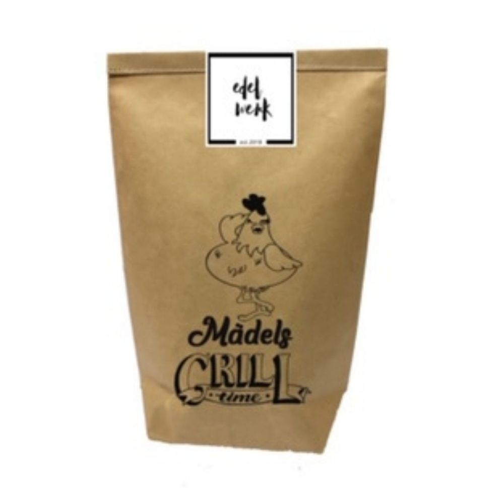 Braune Wundertüte mit einem schwarzen Aufdruck von einem Huhn und der Schrift "Mädels Grill Time"