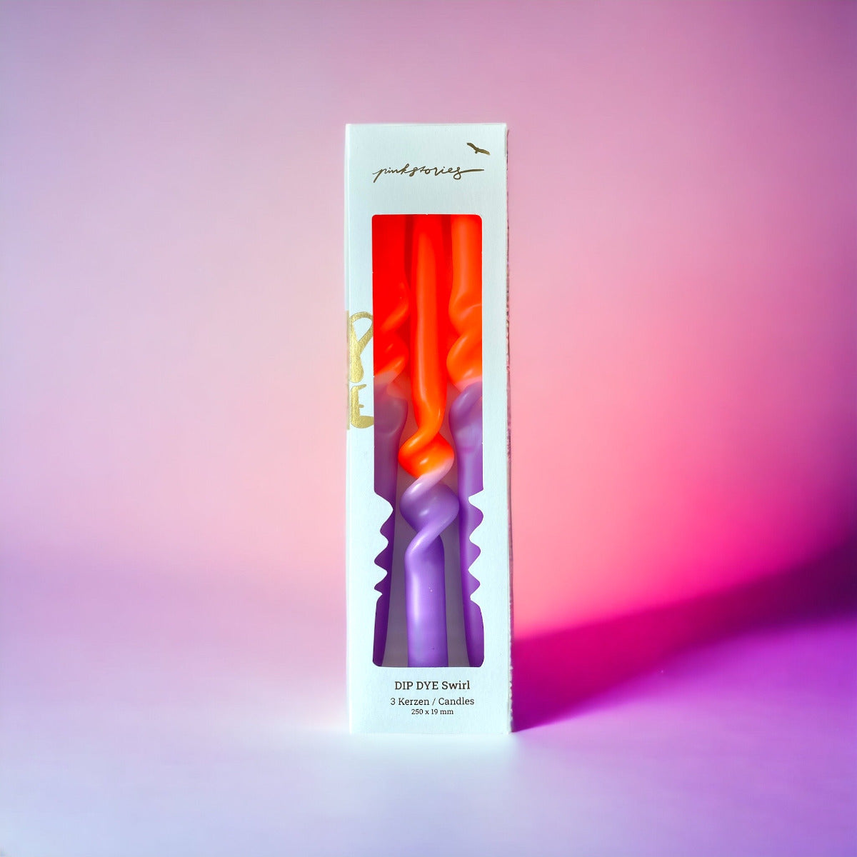 Drei Stabkerzen in der Verpackung