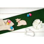 Die Lamm Ausstechform und ein Plätzchen, dass daraus hergestellt wurde