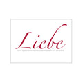 Weiße Postkarte mit der Aufschrift "Liebe geht durch den Magen. Liebeskummer auf die Leber"