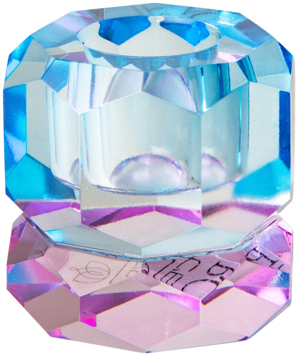 Ein kleiner Dioptrics Kerzenhalter aus Glas in Violett und Kobalt Kristall-Optik, bestehend aus mehreren geometrischen Flächen. Der Kerzenhalter hat eine moderne, facettierte Optik, die das Licht reflektiert