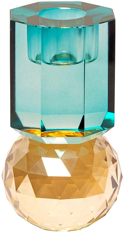 Ein hoher Kerzenhalter aus Glas in Champagne und Petrol Kristall-Optik, bestehend aus mehreren geometrischen Flächen. Der Kerzenhalter hat eine moderne, facettierte Optik, die das Licht reflektiert.