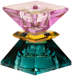 Ein hoher wendbarer Kerzenhalter aus Glas in Petrol, Gelb und Violett Kristall-Optik, bestehend aus mehreren geometrischen Flächen. Der Kerzenhalter hat eine moderne, facettierte Optik, die das Licht reflektiert