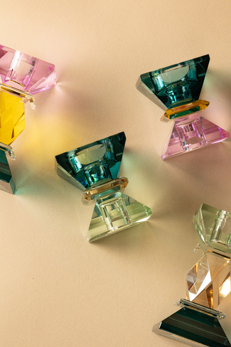 Gleiche Kristallhalter Form in verschiednen Farbtönen